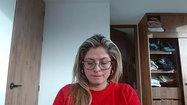 Snapshot of linda-mature43 chatting on October 28, 10:01 pm linda-mature43 online show from October 28, 10:01 pm