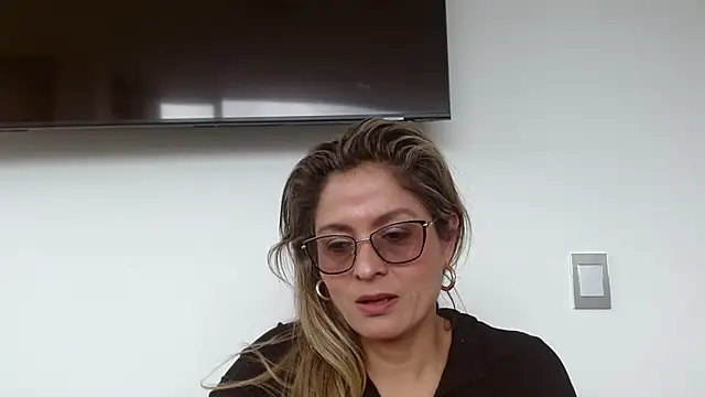 Snapshot of linda-mature43 chatting on November 6, 5:47 pm linda-mature43 online show from November 6, 5:47 pm