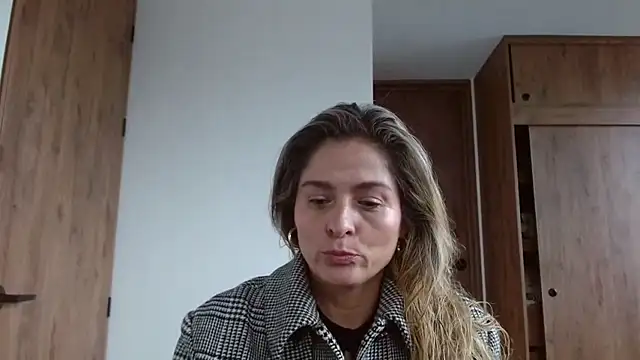 Snapshot of linda-mature43 chatting on November 15, 4:47 pm linda-mature43 online show from November 15, 4:47 pm