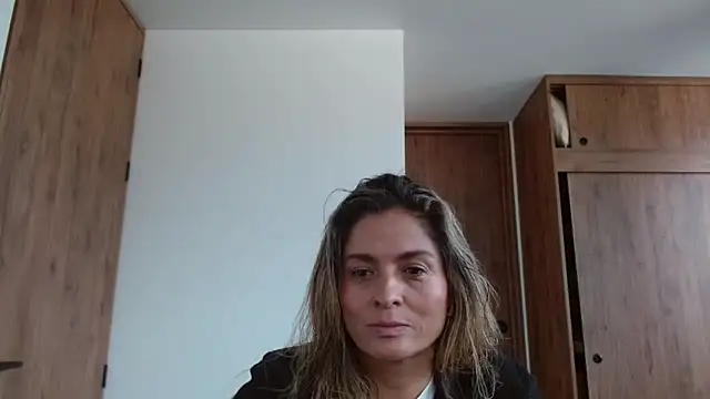 Snapshot of linda-mature43 chatting on November 18, 1:04 pm linda-mature43 online show from November 18, 1:04 pm