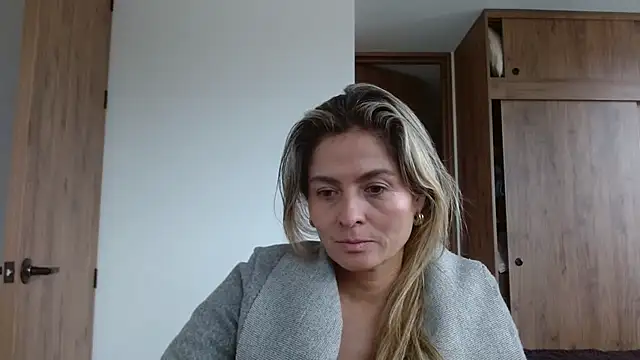 Snapshot of linda-mature43 chatting on November 19, 1:44 pm linda-mature43 online show from November 19, 1:44 pm