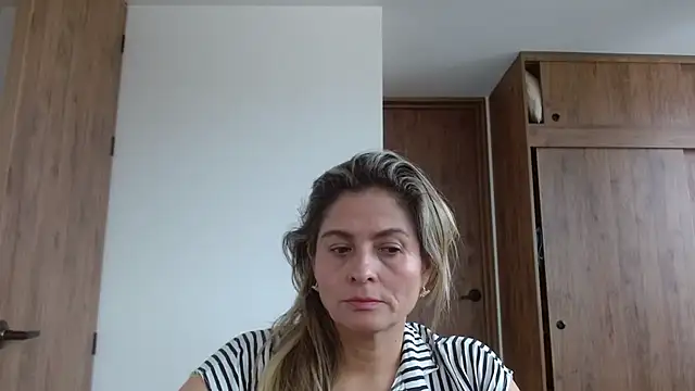 Snapshot of linda-mature43 chatting on November 20, 3:23 pm linda-mature43 online show from November 20, 3:23 pm