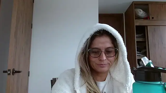 Snapshot of linda-mature43 chatting on November 26, 2:29 pm linda-mature43 online show from November 26, 2:29 pm