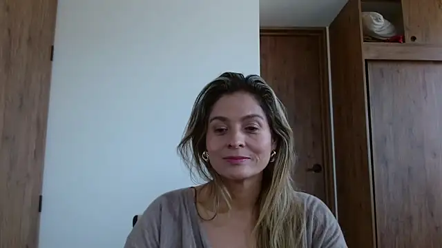 Snapshot of linda-mature43 chatting on November 29, 1:25 pm linda-mature43 online show from November 29, 1:25 pm