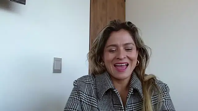 Snapshot of linda-mature43 chatting on December 1, 2:22 pm linda-mature43 online show from December 1, 2:22 pm