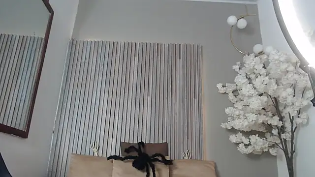 Michellee 20 online show from October 12, 1:10 pm