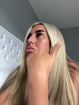 Snapshot of EllieMaeBaby chatting on September 12, 1:55 pm EllieMaeBaby online show from September 12, 1:55 pm