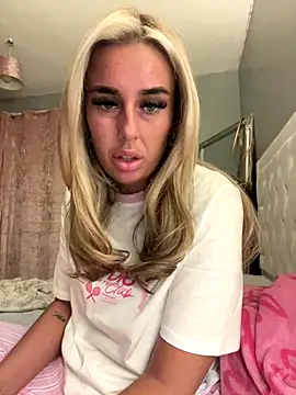 Snapshot of EllieMaeBaby chatting on November 26, 9:27 pm EllieMaeBaby online show from November 26, 9:27 pm