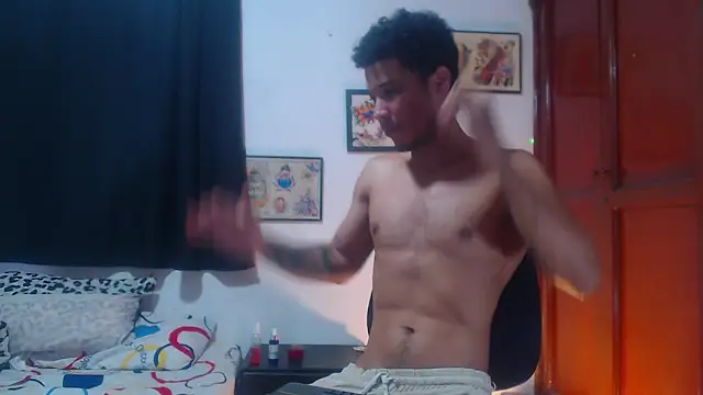 Snapshot of RuiMaddoox chatting on October 4, 12:58 pm RuiMaddoox online show from October 4, 12:58 pm