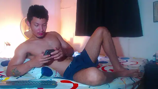 Snapshot of RuiMaddoox chatting on October 10, 12:04 pm RuiMaddoox online show from October 10, 12:04 pm