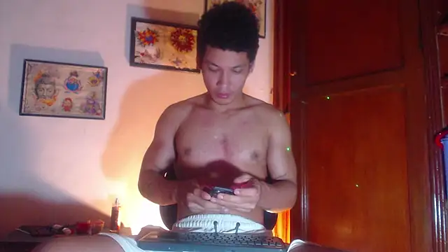 Snapshot of RuiMaddoox chatting on October 16, 11:11 am RuiMaddoox online show from October 16, 11:11 am