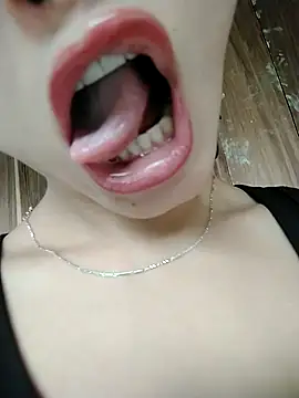 Snapshot of daisy_will chatting on October 3, 12:29 am daisy will online show from October 3, 12:29 am