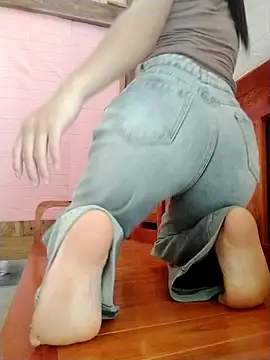 Snapshot of daisy_will chatting on October 19, 3:51 am daisy will online show from October 19, 3:51 am