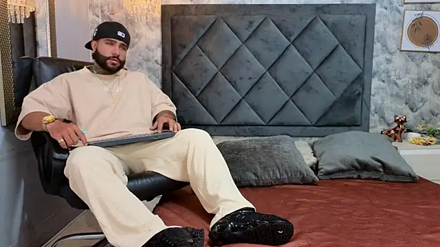 Apolo rousse1 online show from September 10, 8:09 pm