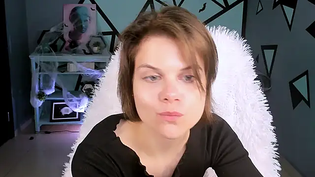 EllieMurler online show from October 18, 9:10 am