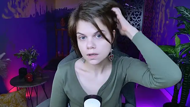 EllieMurler online show from November 12, 9:10 am