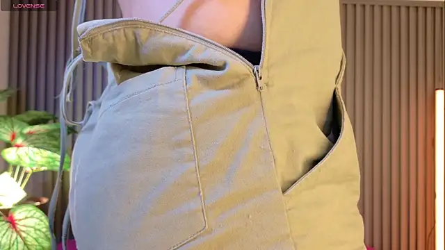 Celeste Presstigge online show from November 14, 9:02 pm