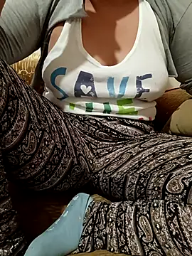 Mroma89six online show from November 12, 5:35 pm