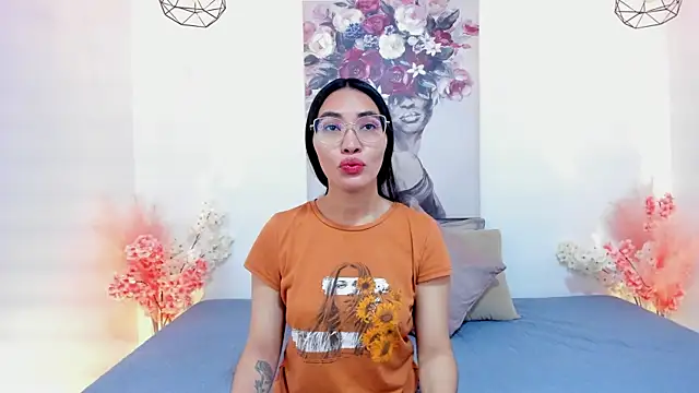 lucyy liiuu online show from November 4, 1:10 pm