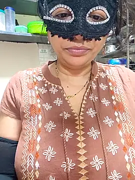 Snapshot of Queen_Nightt chatting on November 27, 3:52 am Queen Nightt online show from November 27, 3:52 am