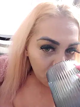 izauri2025 online show from October 11, 5:50 am