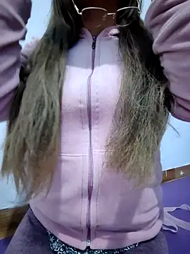 Snapshot of airamoon chatting on October 18, 1:19 am airamoon online show from October 18, 1:19 am