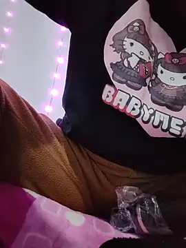 Snapshot of airamoon chatting on November 11, 2:00 am airamoon online show from November 11, 2:00 am