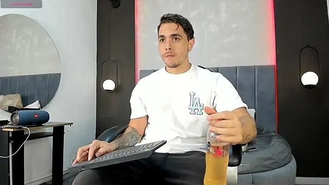 Liam walk  online show from October 10, 10:31 pm