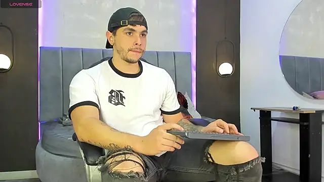 Liam walk  online show from November 11, 8:20 pm