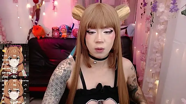 jadedelux  online show from October 15, 2:39 pm