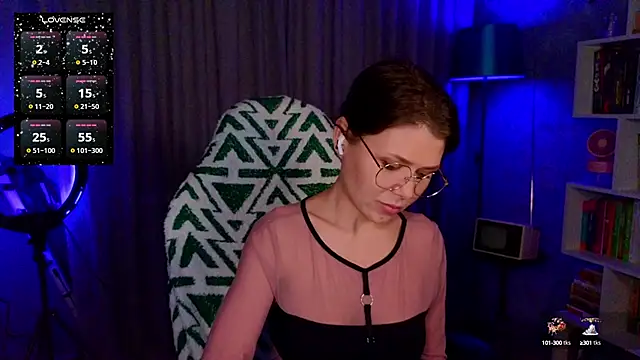 Snapshot of MyLittleGali chatting on December 7, 4:14 pm MyLittleGali online show from December 7, 4:14 pm