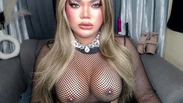 Snapshot of 10inchs_Maxie chatting on November 21, 6:45 am 10inchs Maxie online show from November 21, 6:45 am