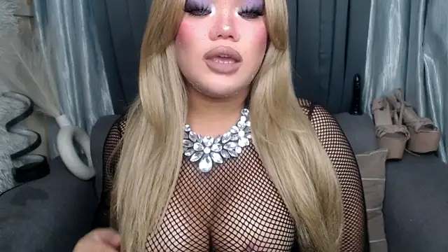 Snapshot of 10inchs_Maxie chatting on November 30, 7:56 am 10inchs Maxie online show from November 30, 7:56 am