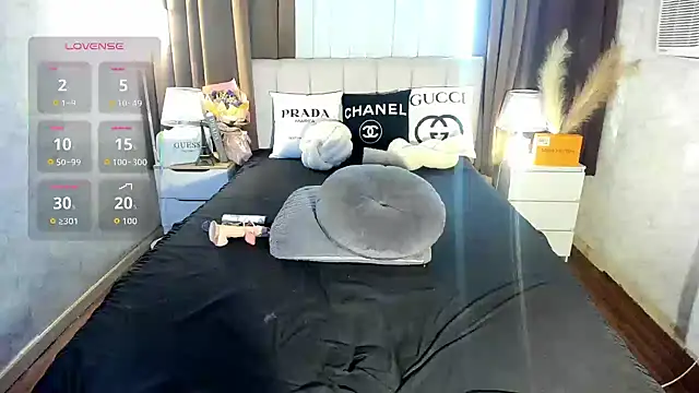 Snapshot of maegan_fox chatting on October 12, 3:38 am maegan fox online show from October 12, 3:38 am