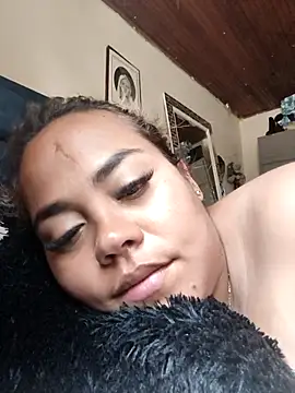 Snapshot of EmilyDuran_ chatting on September 15, 6:52 pm EmilyDuran online show from September 15, 6:52 pm