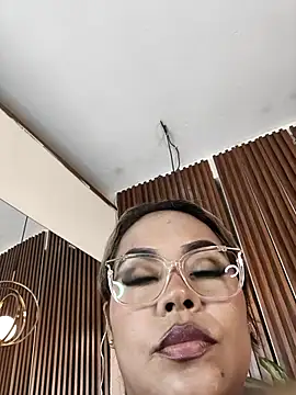 Snapshot of EmilyDuran_ chatting on October 9, 2:53 am EmilyDuran online show from October 9, 2:53 am