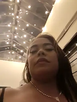 Snapshot of EmilyDuran_ chatting on November 5, 12:10 am EmilyDuran online show from November 5, 12:10 am