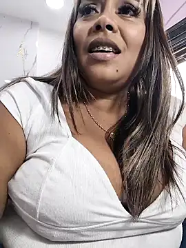 Snapshot of EmilyDuran_ chatting on November 27, 5:26 pm EmilyDuran online show from November 27, 5:26 pm