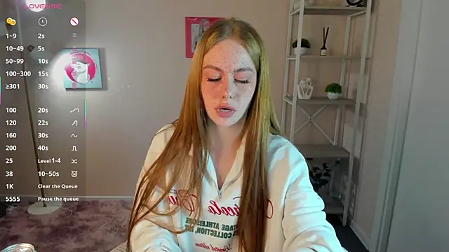 Snapshot of Roxy_Sunnny chatting on October 13, 9:20 am Roxy Sunnny online show from October 13, 9:20 am