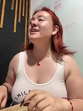 Snapshot of AliaMiller_ chatting on December 18, 1:17 pm AliaMiller online show from December 18, 1:17 pm