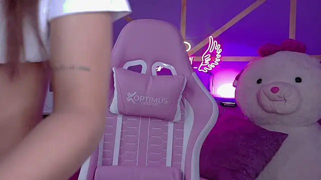 Snapshot of Chloegi__ chatting on September 22, 11:56 am Chloegi online show from September 22, 11:56 am