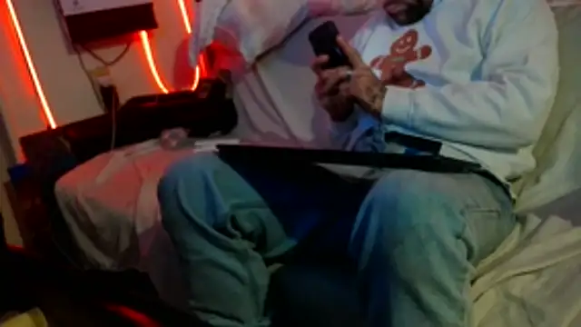 Luv2SuckBWC92 online show from November 15, 8:22 am