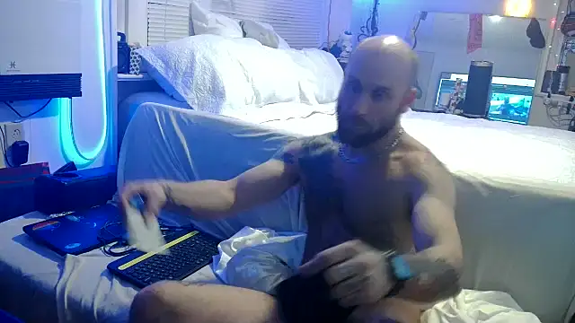 Luv2SuckBWC92 online show from November 18, 5:34 am