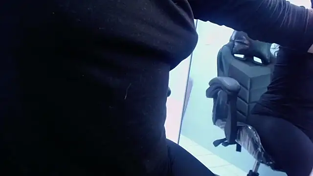 Snapshot of victoria_hernandez_t_ chatting on October 25, 12:56 pm victoria hernandez t online show from October 25, 12:56 pm