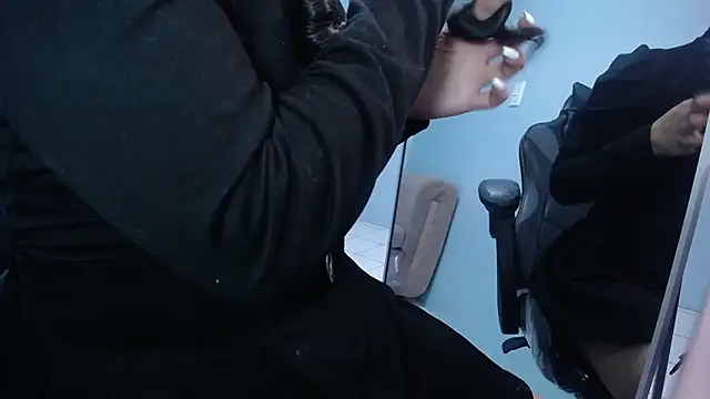 Snapshot of victoria_hernandez_t_ chatting on November 19, 1:11 pm victoria hernandez t online show from November 19, 1:11 pm