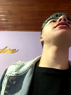 Snapshot of AlexanderCollman chatting on November 13, 4:44 am AlexanderCollman online show from November 13, 4:44 am