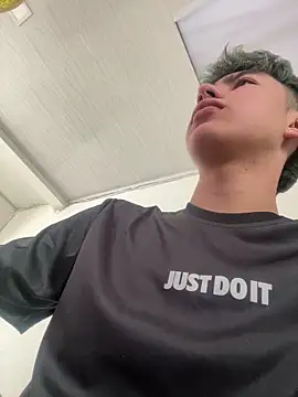 Snapshot of AlexanderCollman chatting on November 20, 6:51 pm AlexanderCollman online show from November 20, 6:51 pm