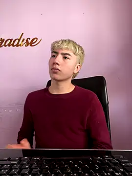 Snapshot of AlexanderCollman chatting on November 29, 7:28 pm AlexanderCollman online show from November 29, 7:28 pm