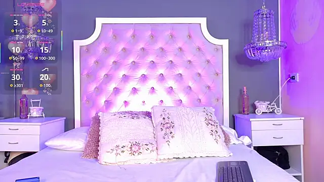 TifannyWolf  online show from October 5, 6:01 am