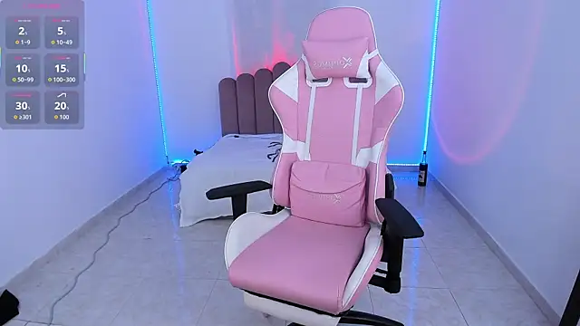 Snapshot of CamCumBoy chatting on November 4, 9:19 am CamCumBoy online show from November 4, 9:19 am